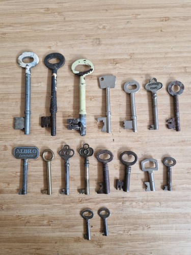 Vintage english keys - 17, x