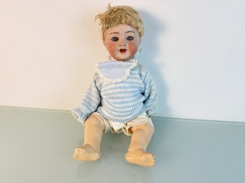 Artist doll collector - artist,