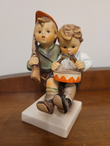 Vintage goebel hummel figurine - goebel,