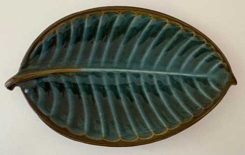 Surrey ceramics green leaf - surrey,