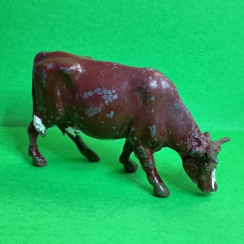 Britains cow feeding vintage - britains,