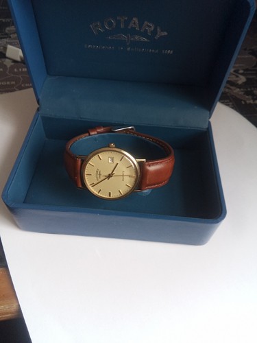 9ct gold quartz watch