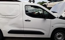 RIGHT FRONT DOOR VAUXHALL COMBO E 2021 EWP WHITE JADE - PANEL/CREW CAB