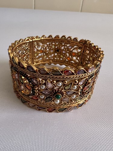 Wide multi panel hinged cuff - multi-panel,