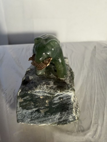 Canadian nephrite jade bear - jade,