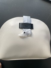 Diptyque Qatar Airways Business Class Amenity Kit. New with all contents 