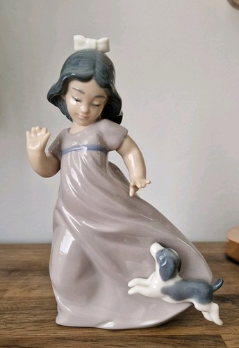 Vinrage nao lladro girl - vinrage, by
