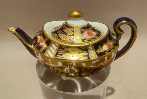 Royal crown derby miniature - derby,