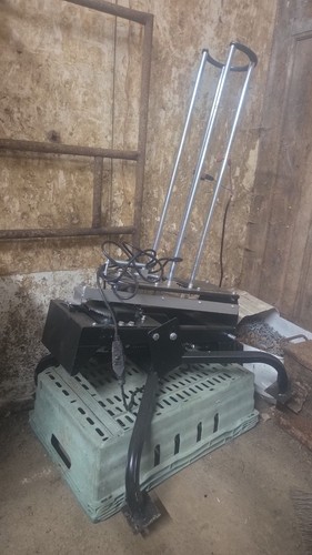 Electric clay pigeon trap - trap,