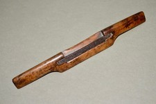Old wooden spokeshave 265mm long o/all with slightly curved long iron and sole.