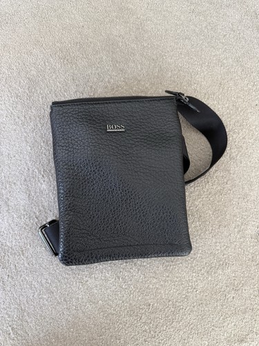 Boss grained leather crossbody - grained,