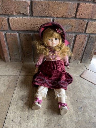 Rare mundia collector - collector, doll