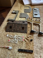 Hornby 00 Small Engine Shed Plus Signals Plus Tunnel