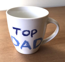A JAMIE OLIVER-BRANDED / QUEENS-MADE "TOP DAD" BLUE/WHITE PORCELAIN COFFEE MUG
