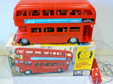 LINCOLN INTERNATIONAL  VINTAGE REMOTE CONTROL  LONDON ROUTEMASTER BUS - RARE N/W