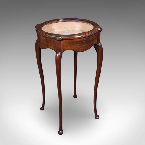 Small antique bijouterie - small,