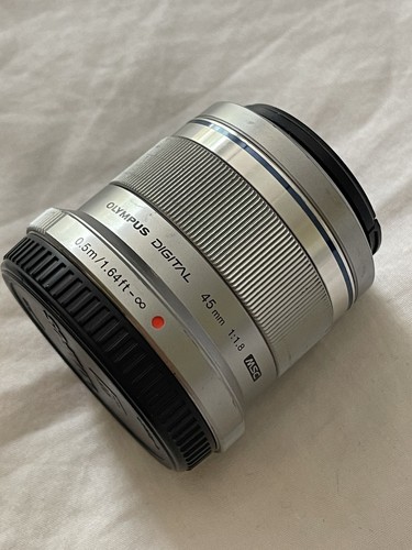 Olympus zuiko 45mm - 45mm, f/1.8