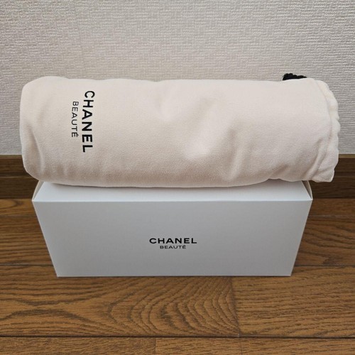 Chanel beauty big logo blanket - big,