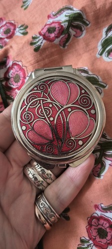 Silver tone red - silver,