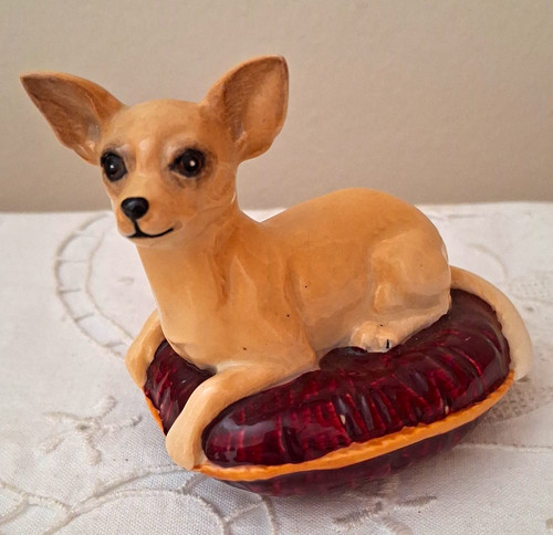 Beswick chihuahua dog figurine - dog,
