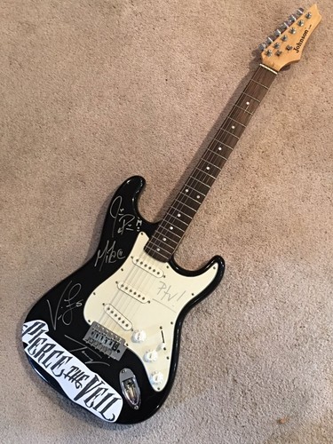 Pierce the veil band signed - pierce,
