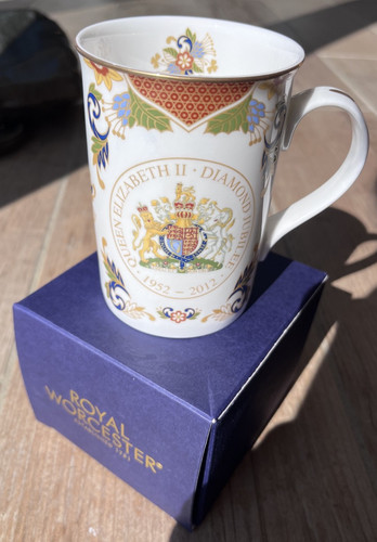Royal worcester queen - royal,