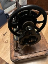 Singer vintage  hand cranked