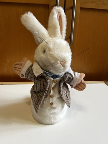 The puppet company alice - the,