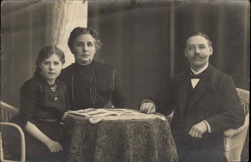 Family portrait older dour - older,