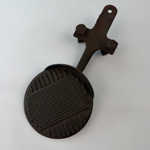 Vtg antique cast iron - cast,