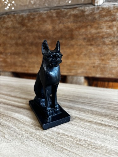 Small black egyptian cat - small,