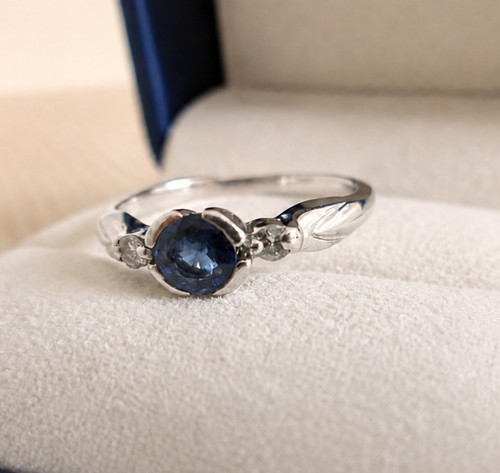 9ct white gold - white,
