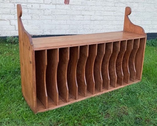 Pine kitchen plate cabinet