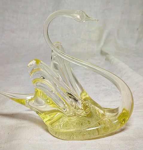 Vintage art glass swan - art,