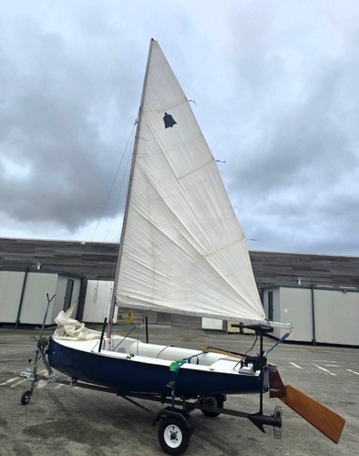 Dinghy the alpha sailing - the,