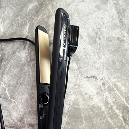 Remington hair straightener - hair,