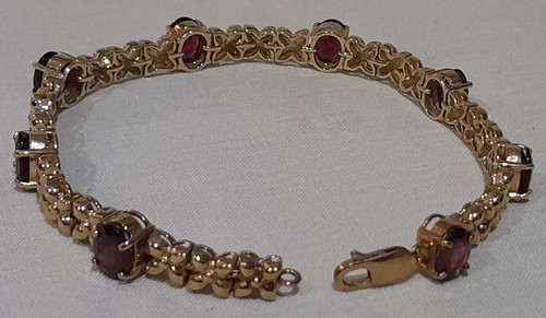 Heavy 9ct yellow gold - *heavy,