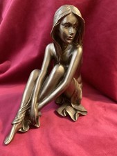 Leonardo Collection Sitting