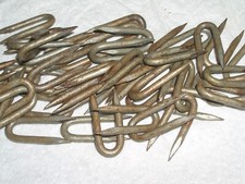 49 ~ 30mm x 4mmGalvanised U Nails Netting Staples Fencing Post Chicken Wire pk49