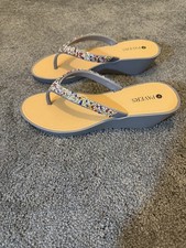 Pavers Women’s Thong Toe Post  Sandals Size UK 6  Dusky Pink  Gold.