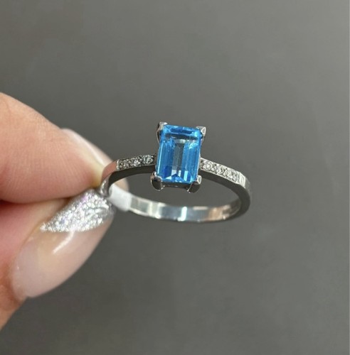 9ct white gold - white, topaz