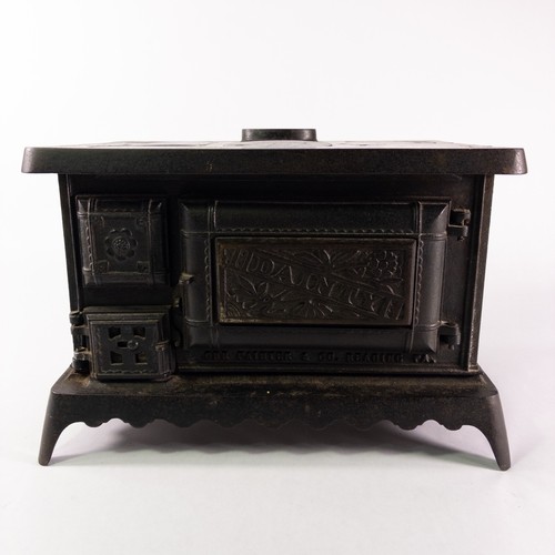 Rare 1890s dainty - "dainty", cast