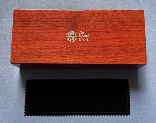 Royal mint lacquered walnut - lacquered,