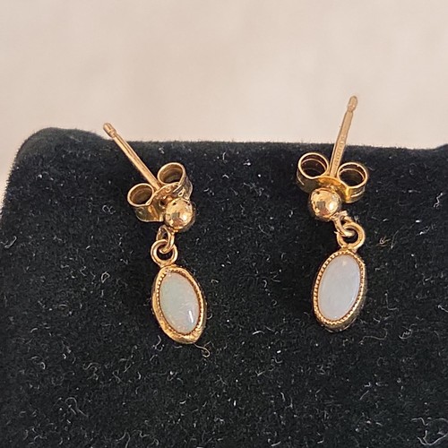 Dainty 9ct yellow gold - yellow, white