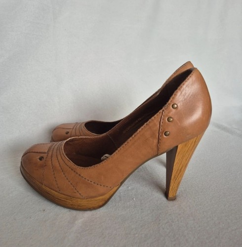 Women tan real - real, court