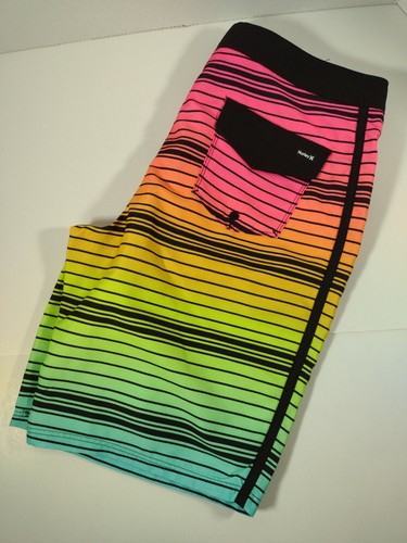 New hurley boys - board, shorts