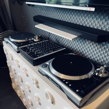 2x Numark TT200 Professional