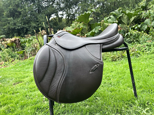Whitaker jump saddle - 17.5”,