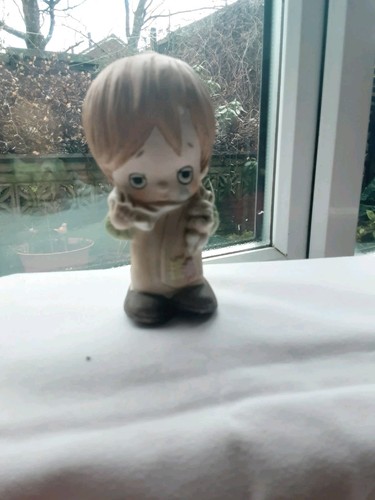 Crying boy vintage ceramic - boy",