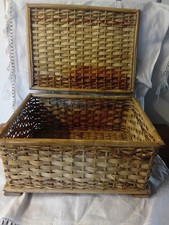 Vintage Wicker Basket Hinged Lid Wooden Handles Fee Picnic Storage Display Case